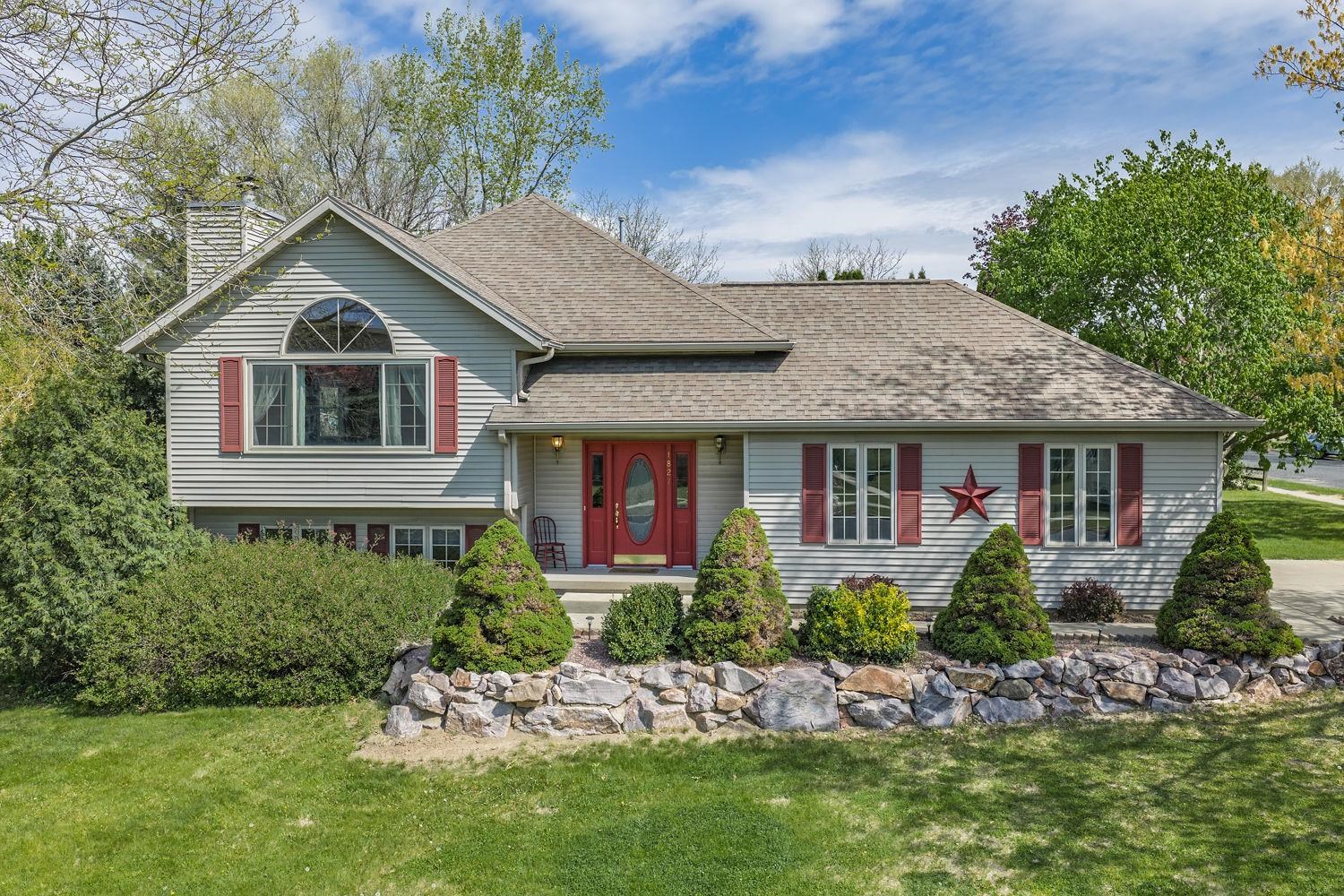 1827 Huntington Park Drive Reedsburg, WI 53959 - Photo 1 of 38