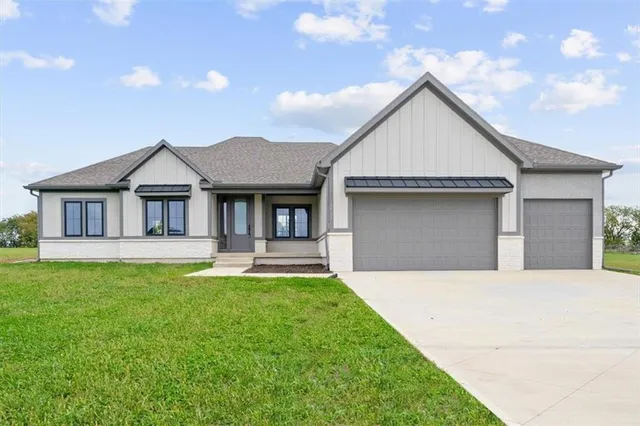 $899,950 | 13511 Woodland Rnch Drive, Lee's Summit, MO 64086