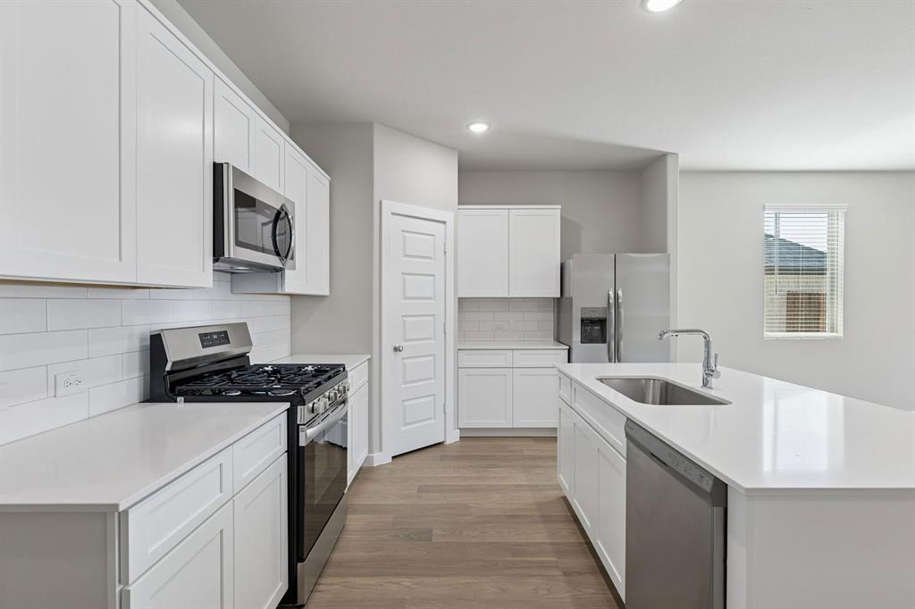 7716 Kingfisher Road Aubrey, TX 76227 - Photo 8 of 39 Kitchen in the Holden home plan by Trophy Signature Homes – REPRESENTATIVE PHOTO
