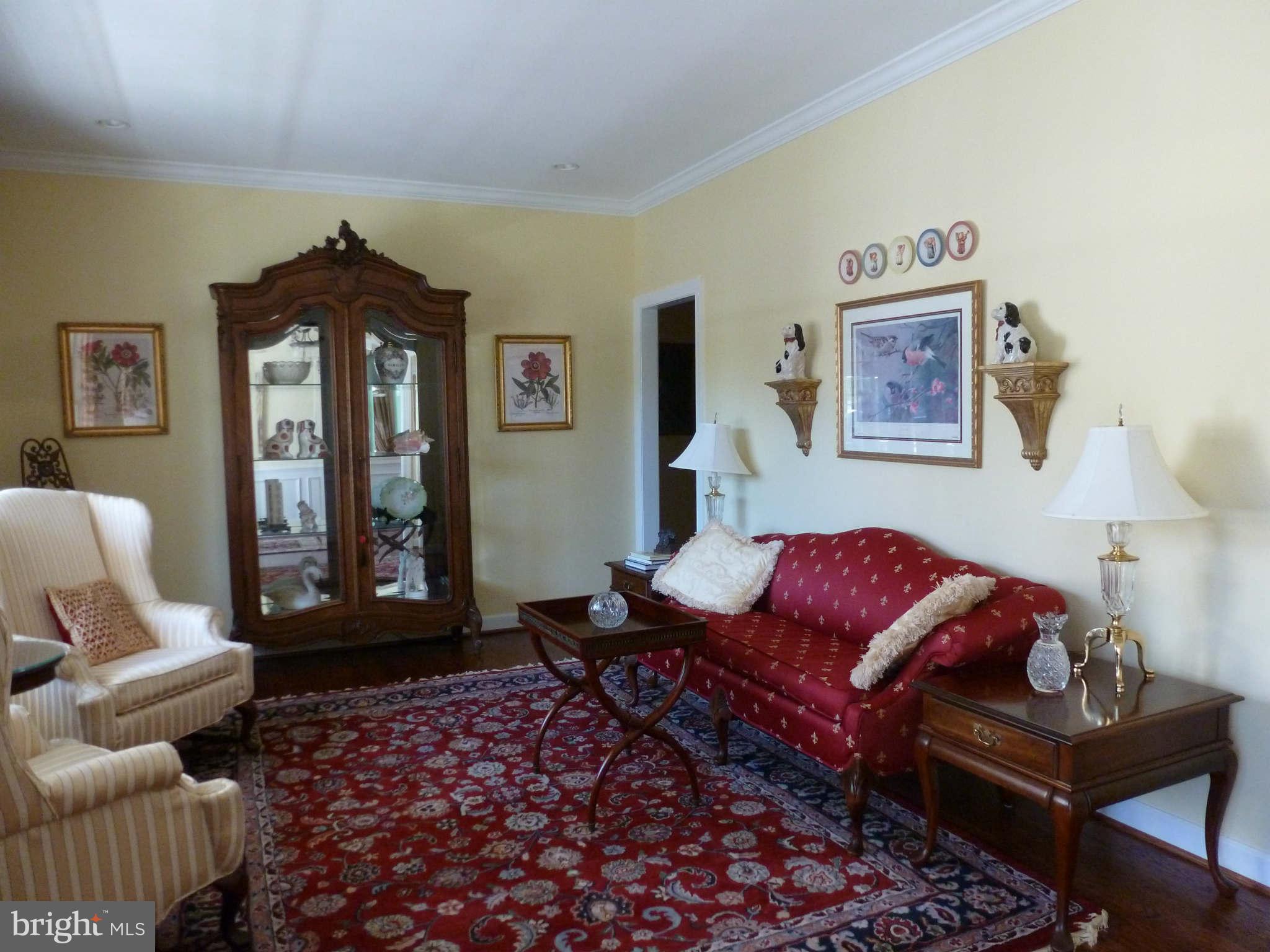 8095 Ventnor Road Pasadena, MD 21122 - Photo 12 of 30 Living Room