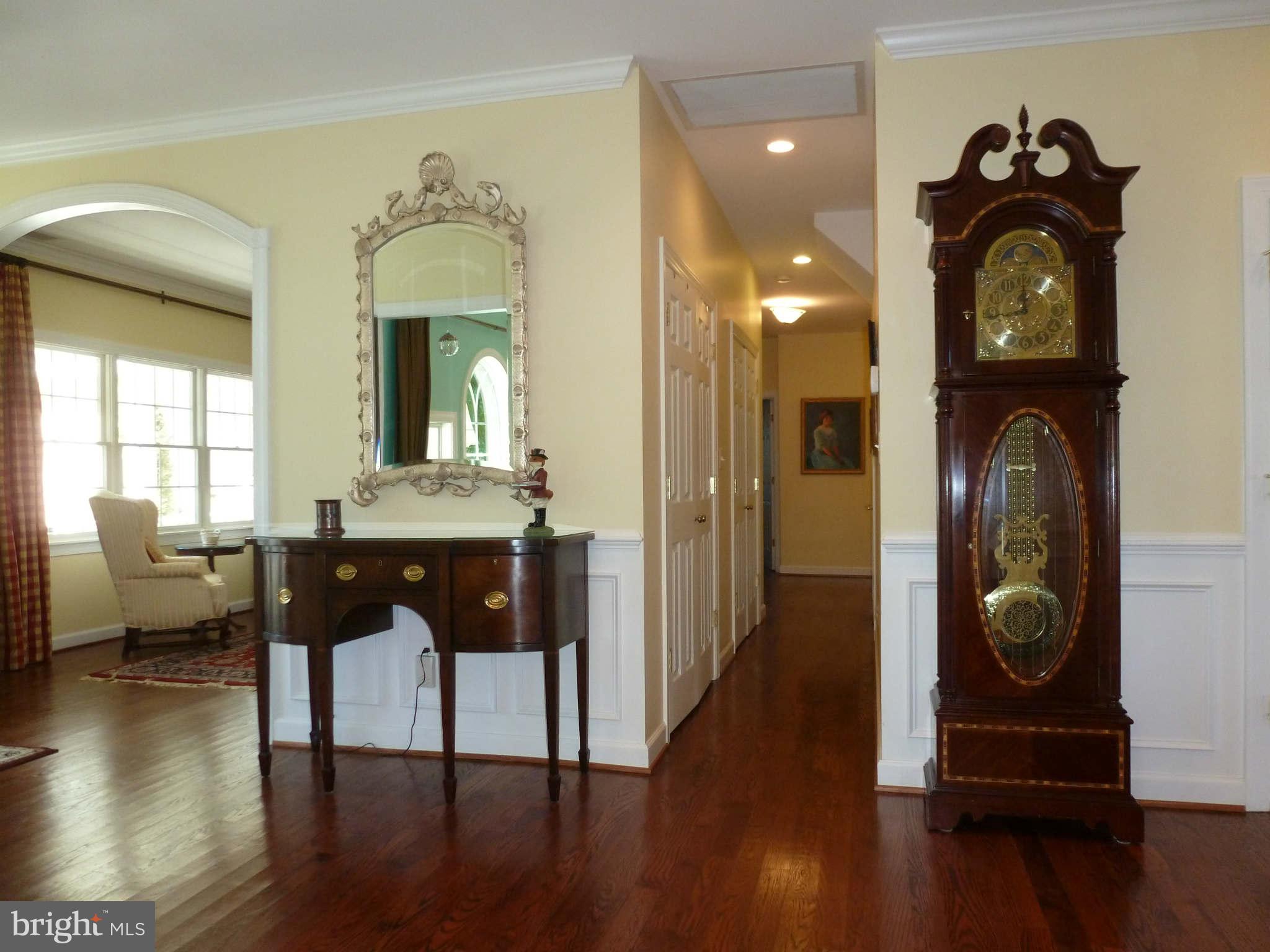 8095 Ventnor Road Pasadena, MD 21122 - Photo 13 of 30 Foyer