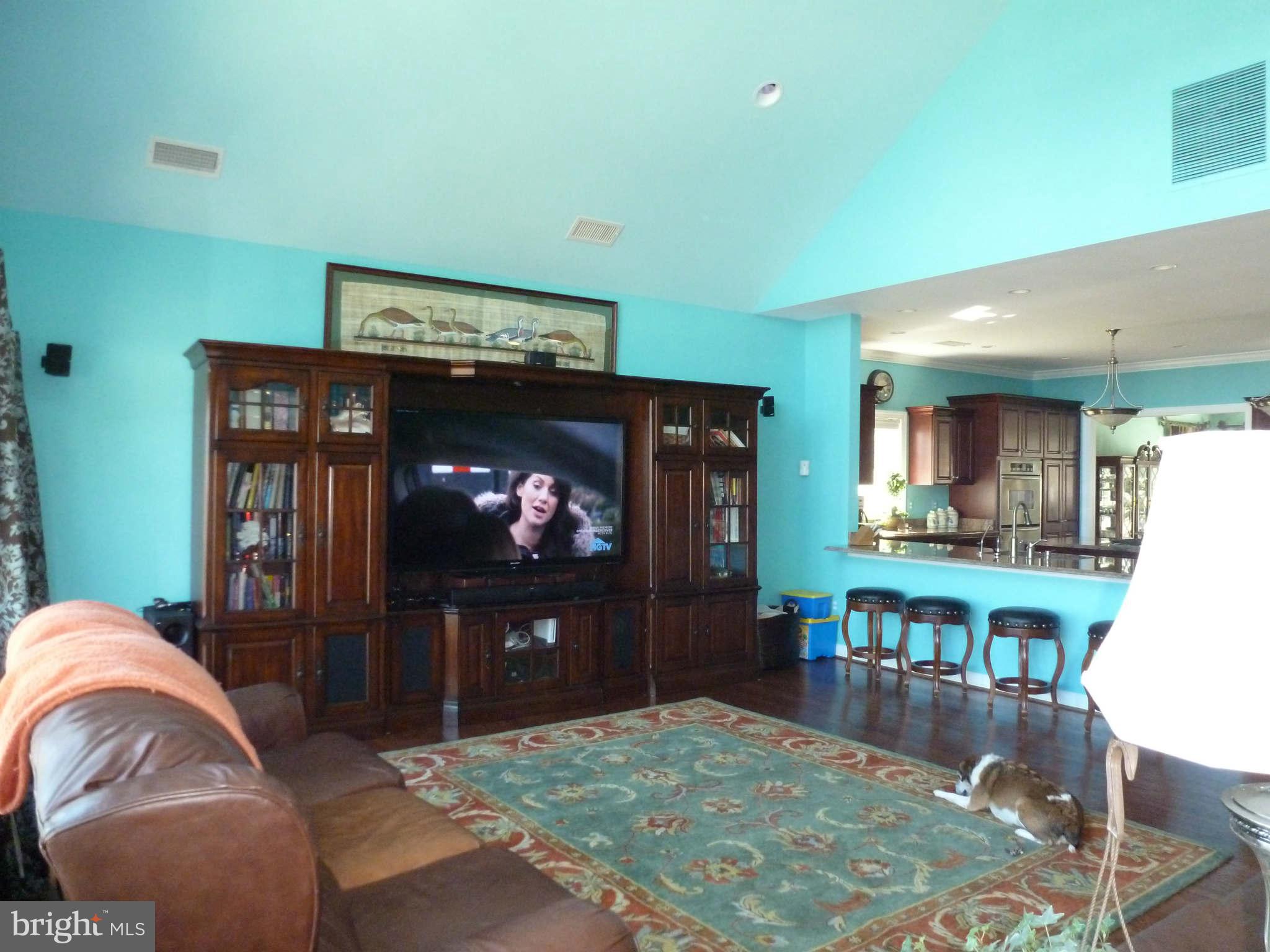 8095 Ventnor Road Pasadena, MD 21122 - Photo 5 of 30 Waterside Family Room