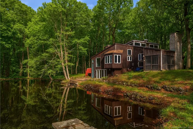 $3,950 | 860 Oakwood Road, Orange, CT 06477