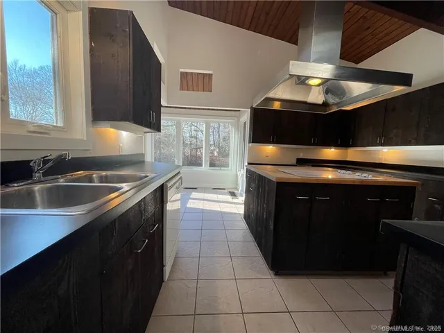 $3,950 | 860 Oakwood Road, Orange, CT 06477