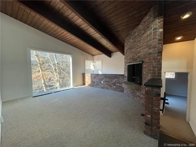 $3,950 | 860 Oakwood Road, Orange, CT 06477