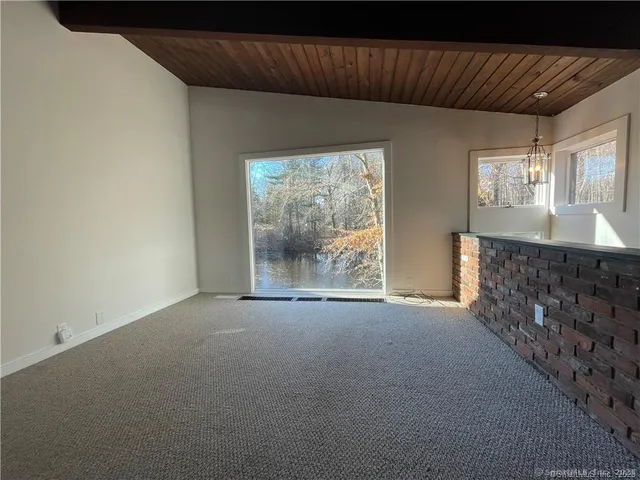 $3,950 | 860 Oakwood Road, Orange, CT 06477