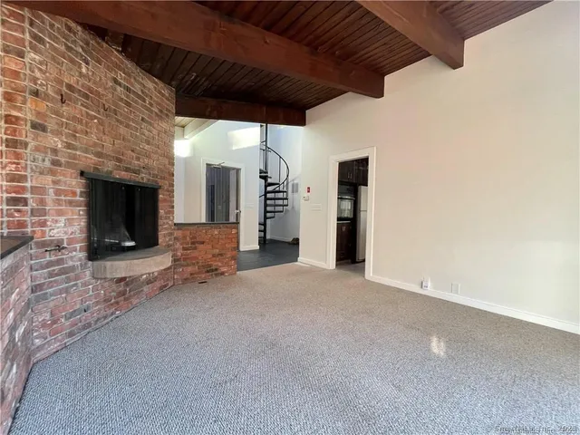 $3,950 | 860 Oakwood Road, Orange, CT 06477