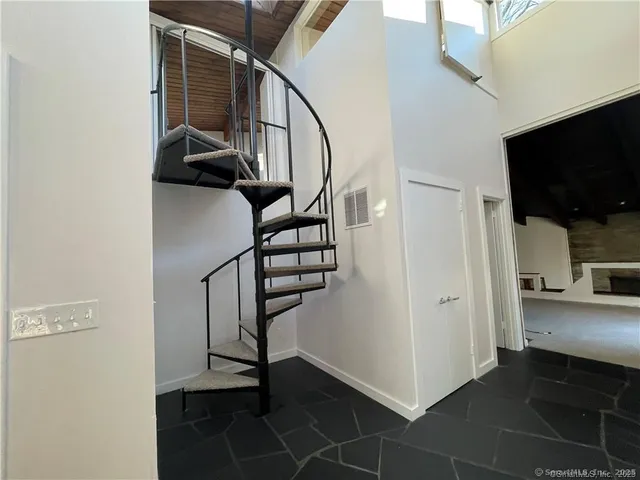 $3,950 | 860 Oakwood Road, Orange, CT 06477