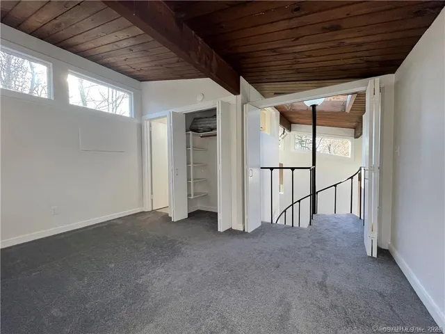 $3,950 | 860 Oakwood Road, Orange, CT 06477