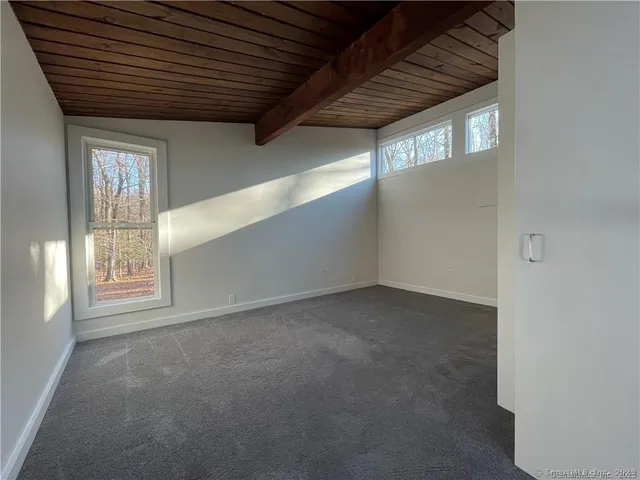 $3,950 | 860 Oakwood Road, Orange, CT 06477