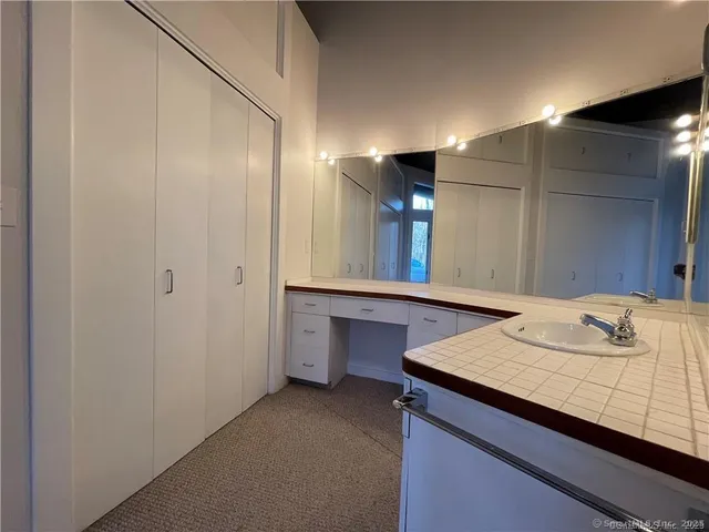 $3,950 | 860 Oakwood Road, Orange, CT 06477