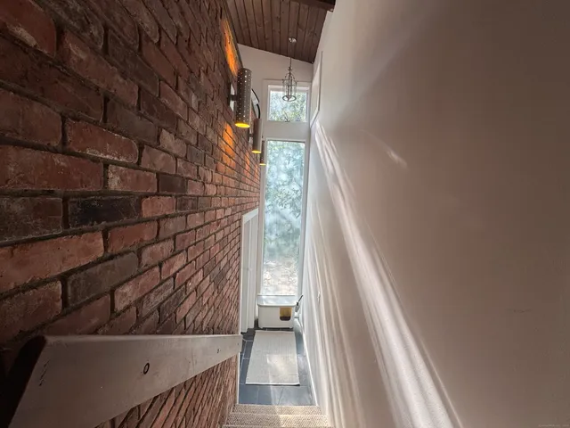 $3,950 | 860 Oakwood Road, Orange, CT 06477