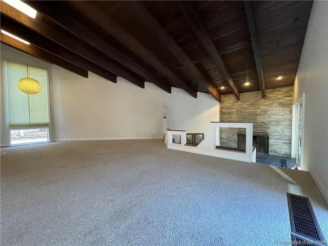 $3,950 | 860 Oakwood Road, Orange, CT 06477