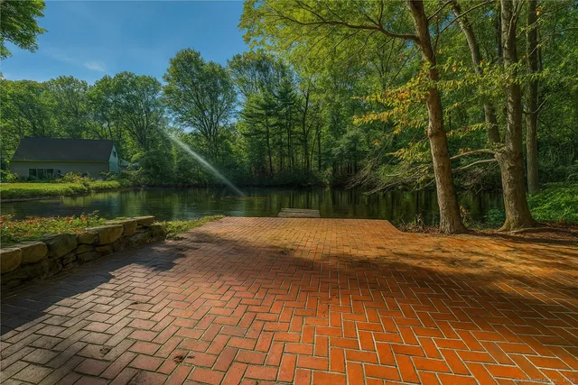 $3,950 | 860 Oakwood Road, Orange, CT 06477