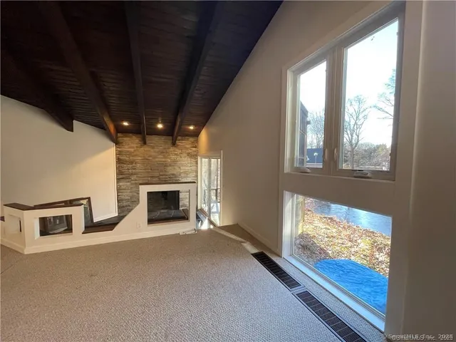 $3,950 | 860 Oakwood Road, Orange, CT 06477