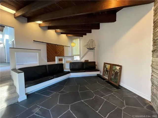 $3,950 | 860 Oakwood Road, Orange, CT 06477