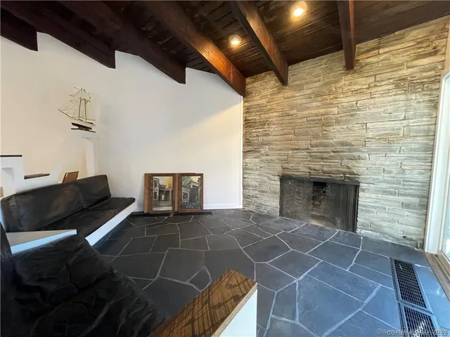 $3,950 | 860 Oakwood Road, Orange, CT 06477