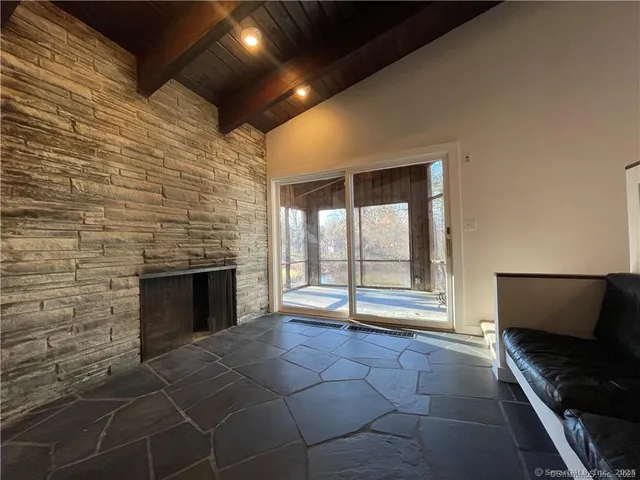 $3,950 | 860 Oakwood Road, Orange, CT 06477