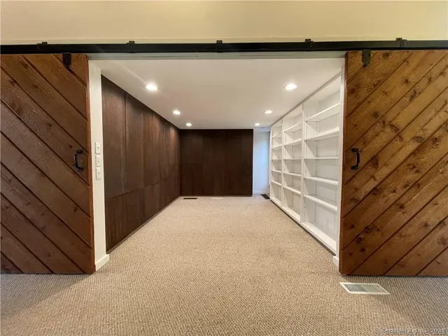 $3,950 | 860 Oakwood Road, Orange, CT 06477