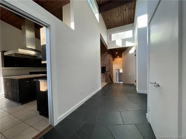 $3,950 | 860 Oakwood Road, Orange, CT 06477