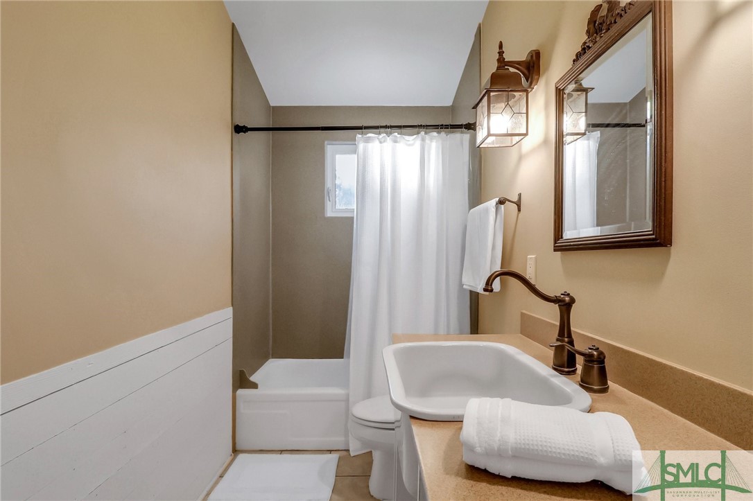 910 Mims Street Savannah, GA 31410 - Photo 7 of 36 Main House - Bathroom