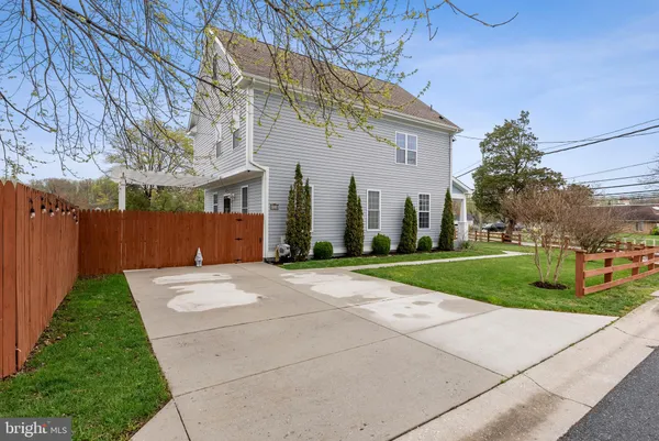 a view of a house with a back yard