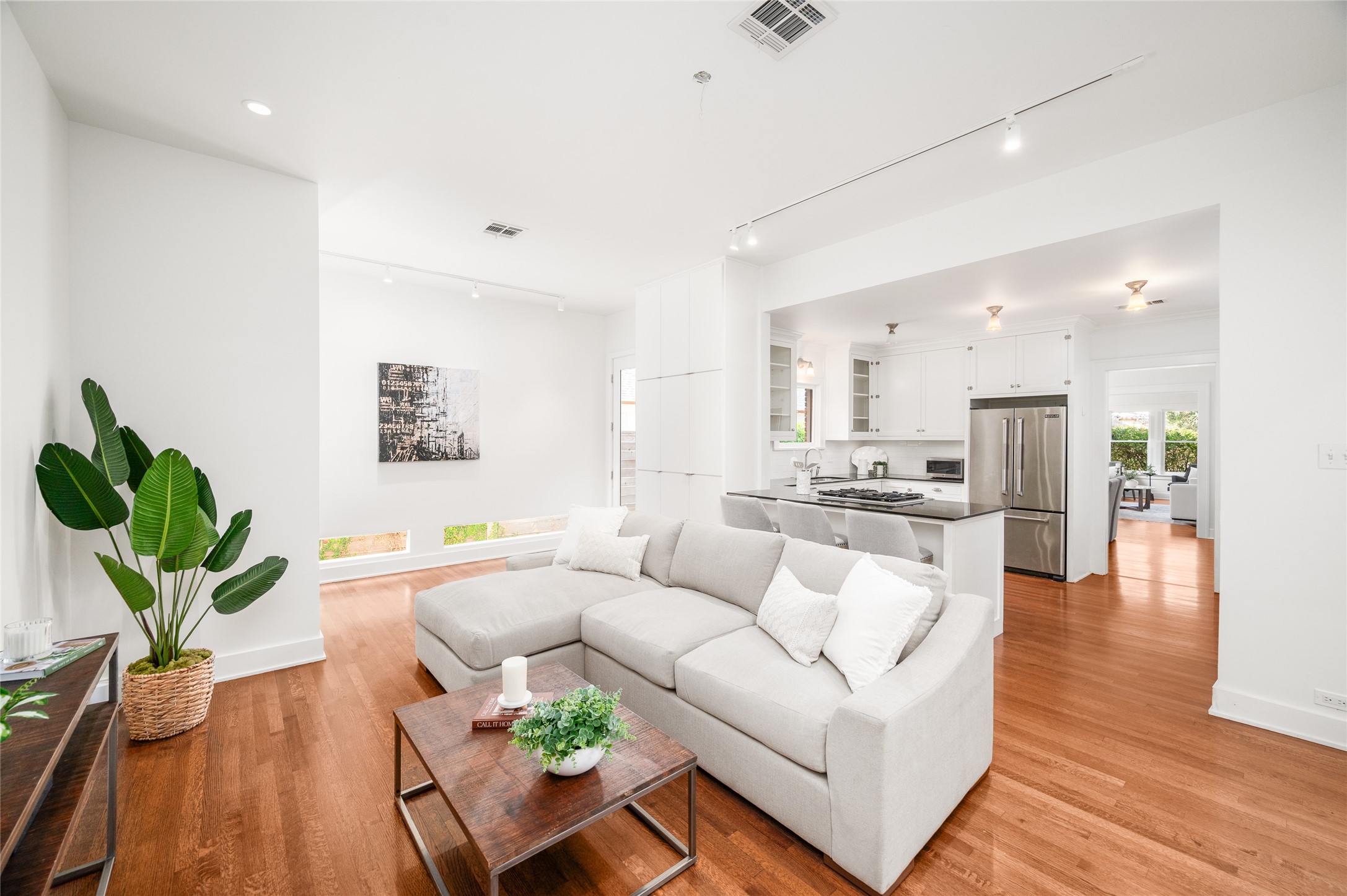 768 East 16th Street Houston, TX 77008 - Photo 23 of 49 You will love the wall space, perfect to display your art.