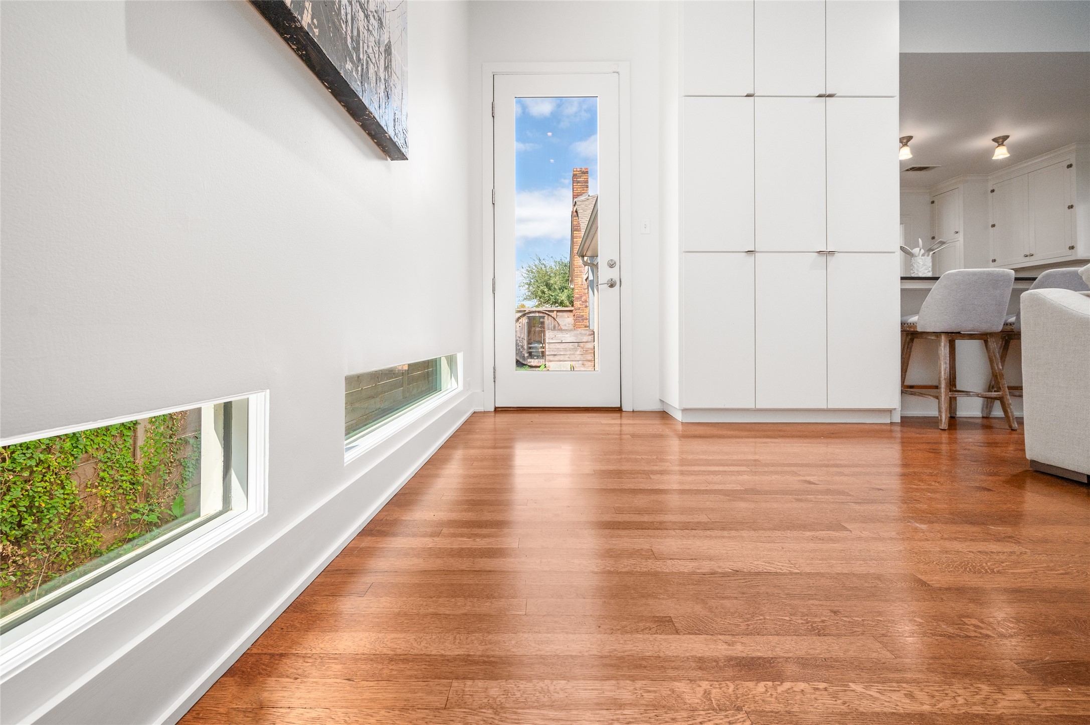 768 East 16th Street Houston, TX 77008 - Photo 24 of 49 Natural light just flows right in.