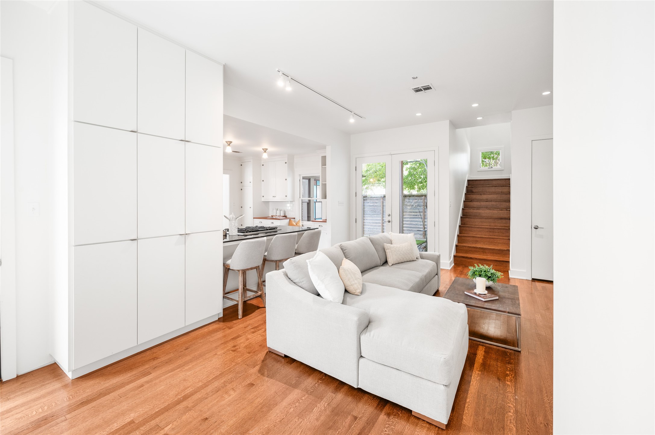 768 East 16th Street Houston, TX 77008 - Photo 26 of 49 Sleek built-in cabinets are perfect for storage!