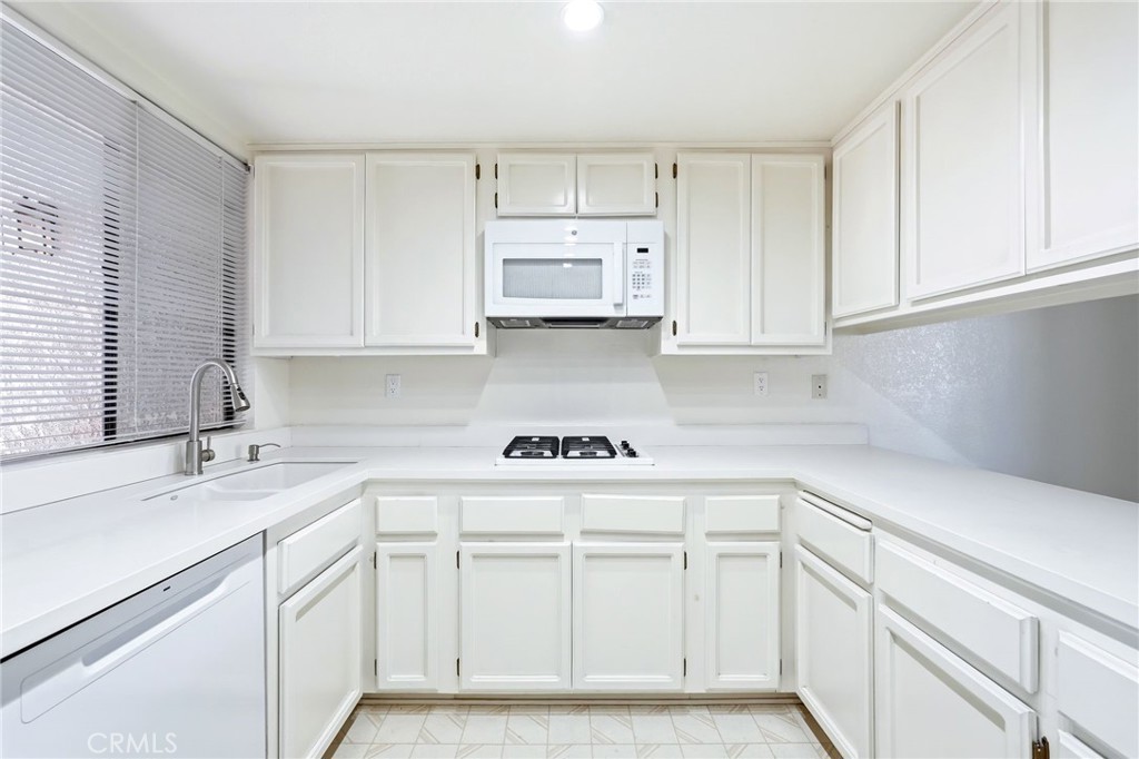 7625 Reseda Boulevard, Unit 202 Reseda, CA 91335 - Photo 4 of 42