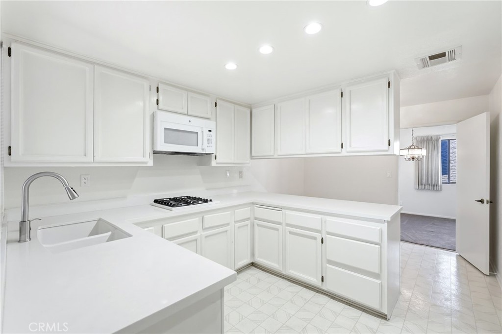 7625 Reseda Boulevard, Unit 202 Reseda, CA 91335 - Photo 5 of 42