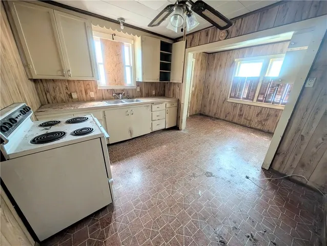 $35,000 | 201 North Chestnut Street, Iola, KS 66749