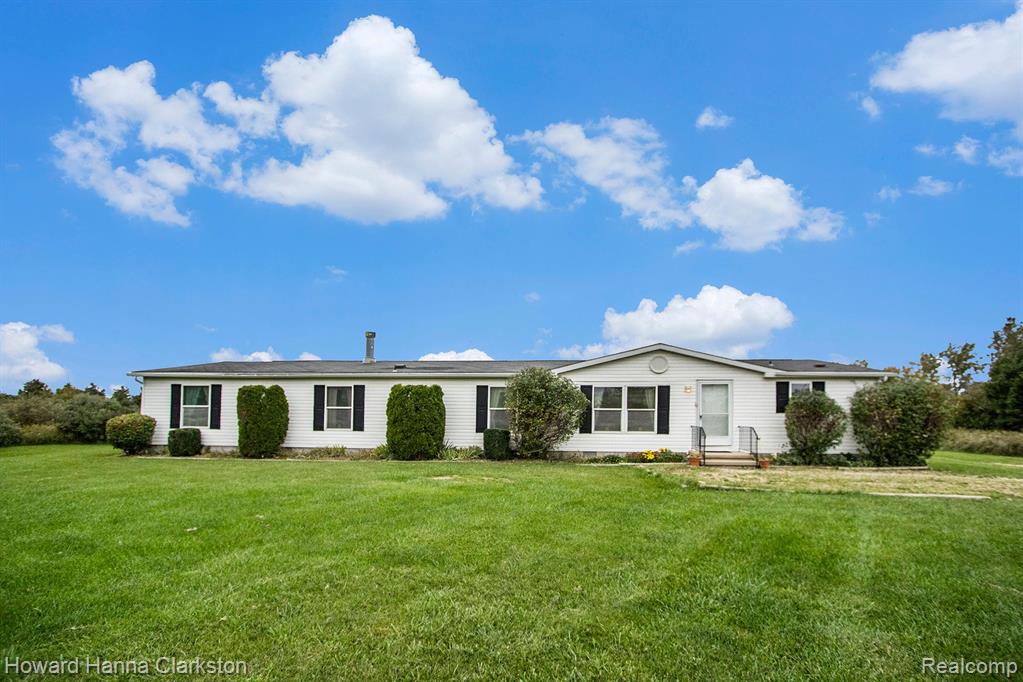 8955 Brooks Road Brown City, MI 48416 - Photo 4 of 32 Gallery Image 4