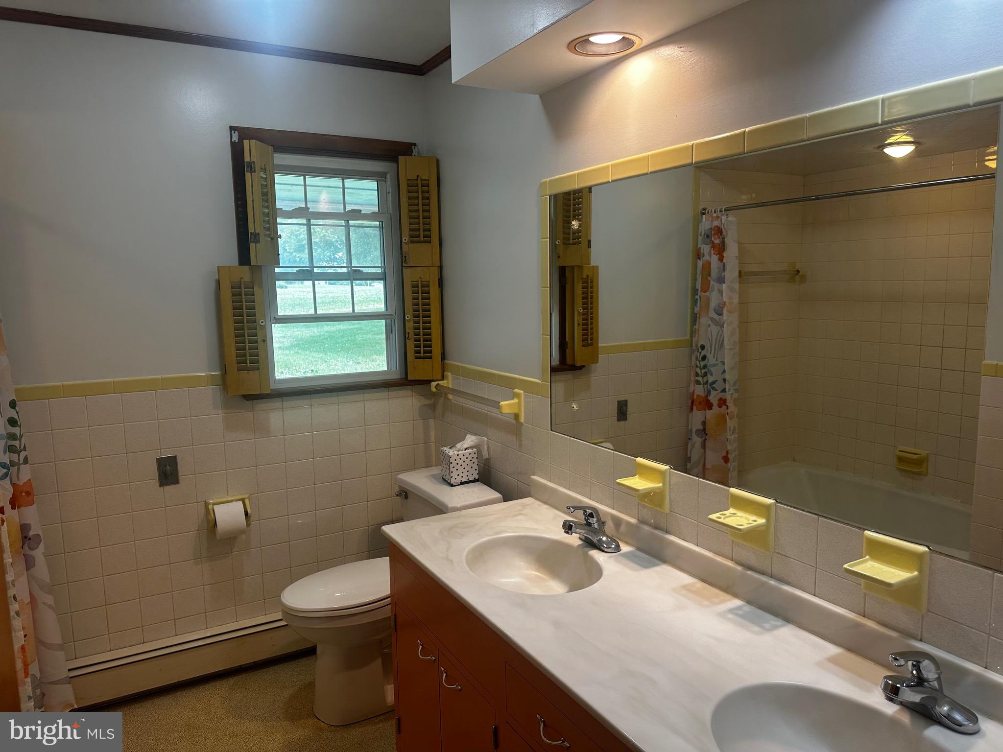 29 Oberholtzer Road Elizabethtown, PA 17022 - Photo 14 of 27 MAIN BATH