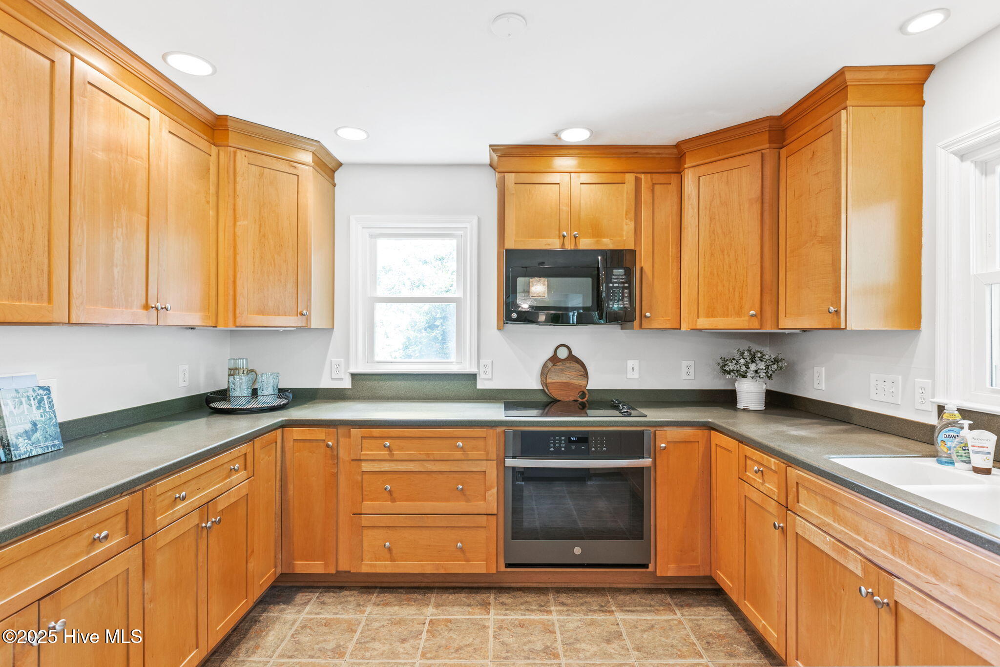 5477 Eastwind Road Wilmington, NC 28403 - Photo 14 of 33 16-web-or-mls-5477-eastwind-rd