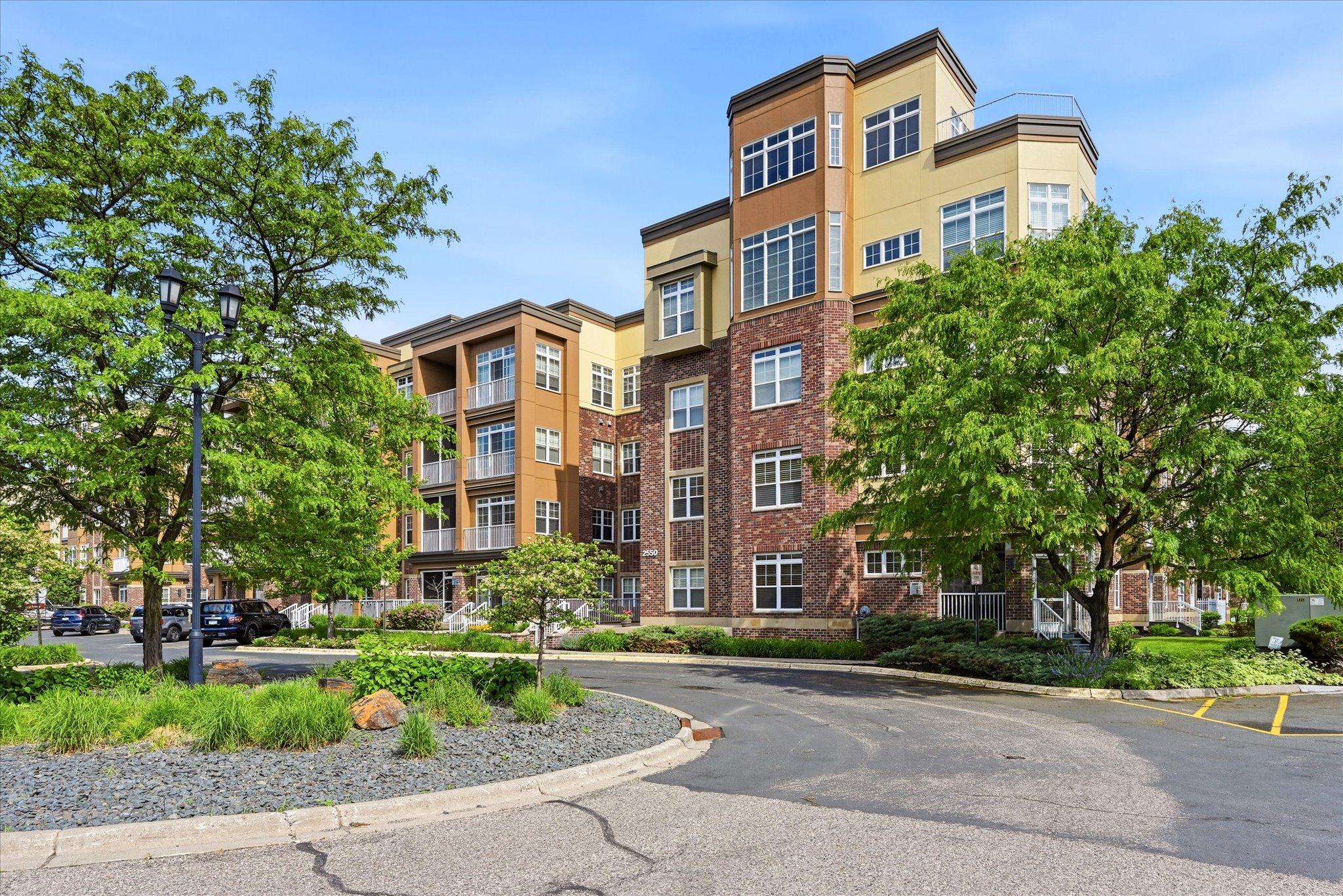 2550 38th Avenue Northeast, Unit 213 St. Anthony, MN 55421 - Photo 1 of 37