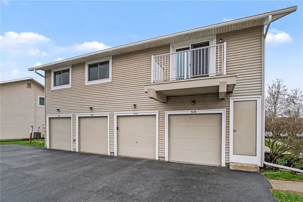 $179,900 | 521 Eastbrooke Lane, Brighton, NY 14618