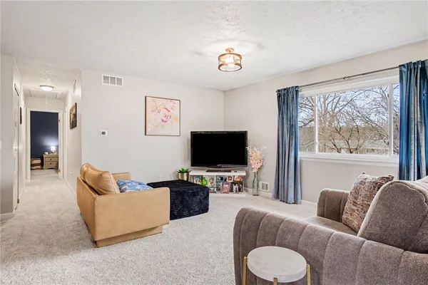 $179,900 | 521 Eastbrooke Lane, Brighton, NY 14618