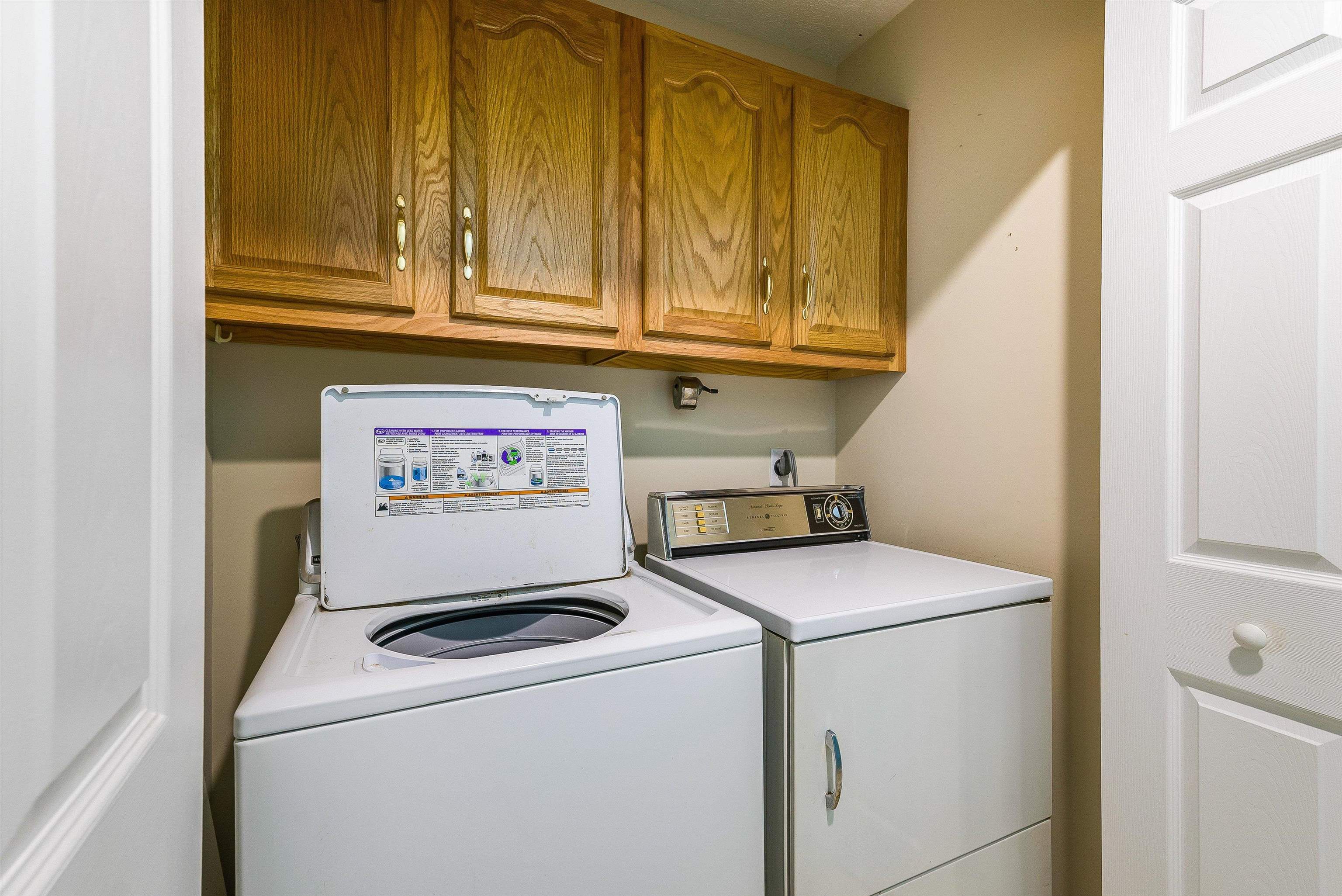 425 South Jackson Avenue Waynesboro, VA 22980 - Photo 35 of 47 a utility room with dryer and washer