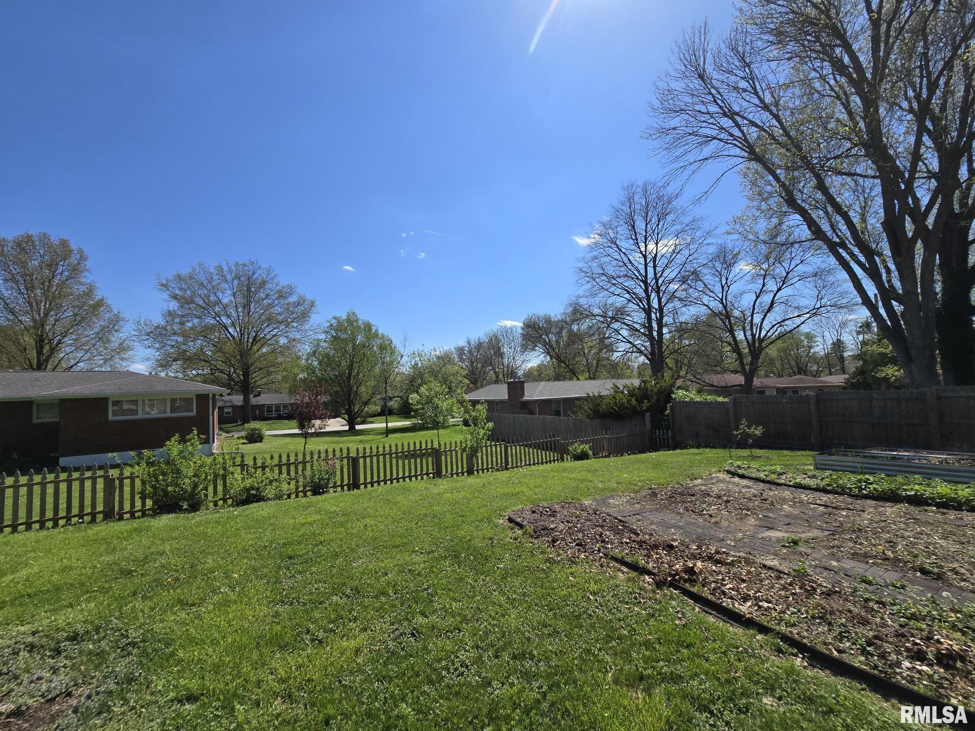 2620 Midlan Drive Quincy, IL 62301 - Photo 29 of 34