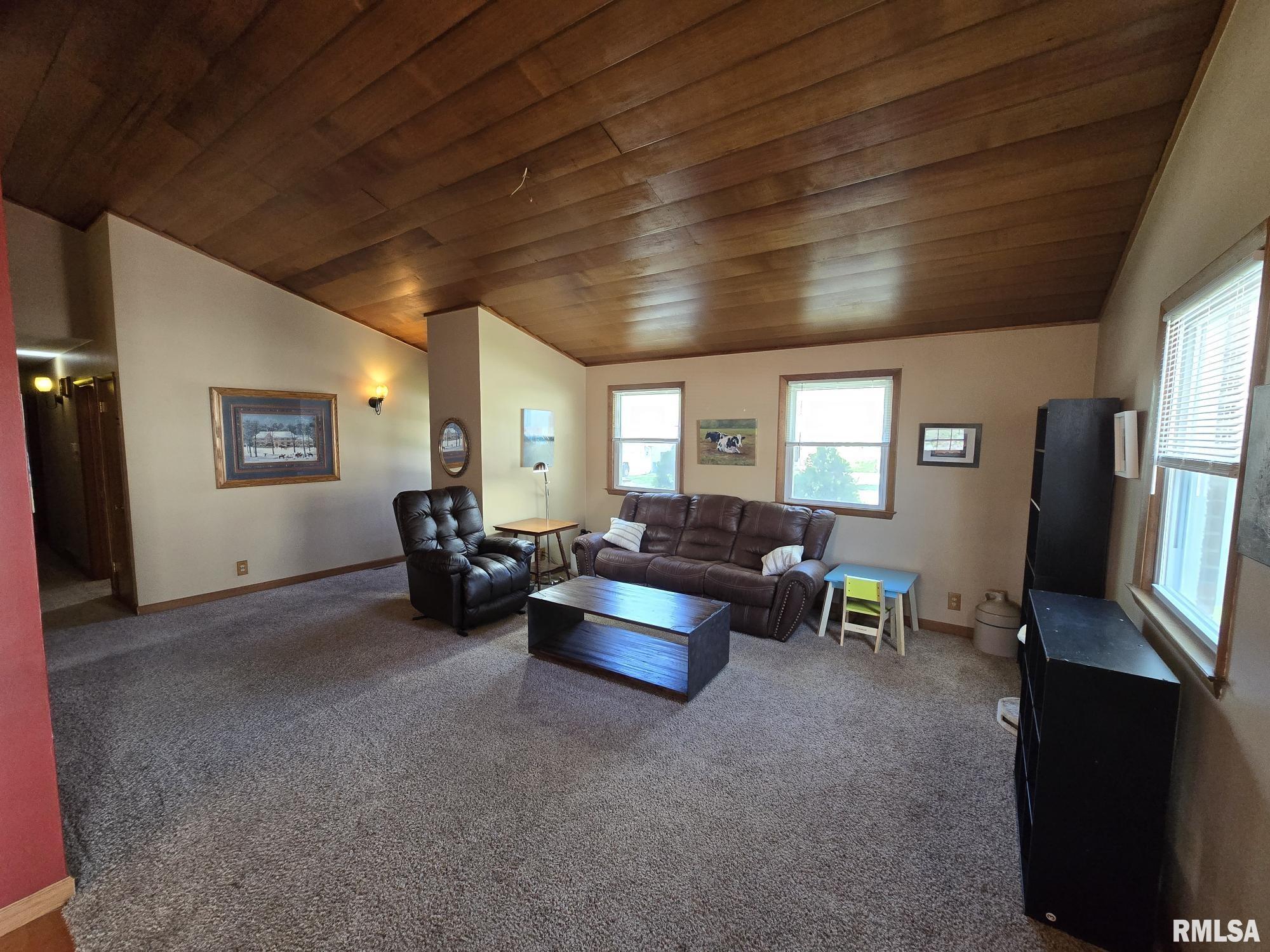 2620 Midlan Drive Quincy, IL 62301 - Photo 7 of 34