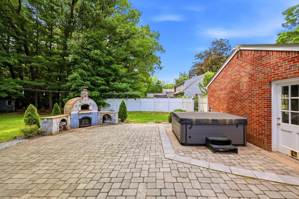 130 Connecticut Avenue Springfield, MA 01107 - Photo 7 of 40 a view of a terrace with sitting area