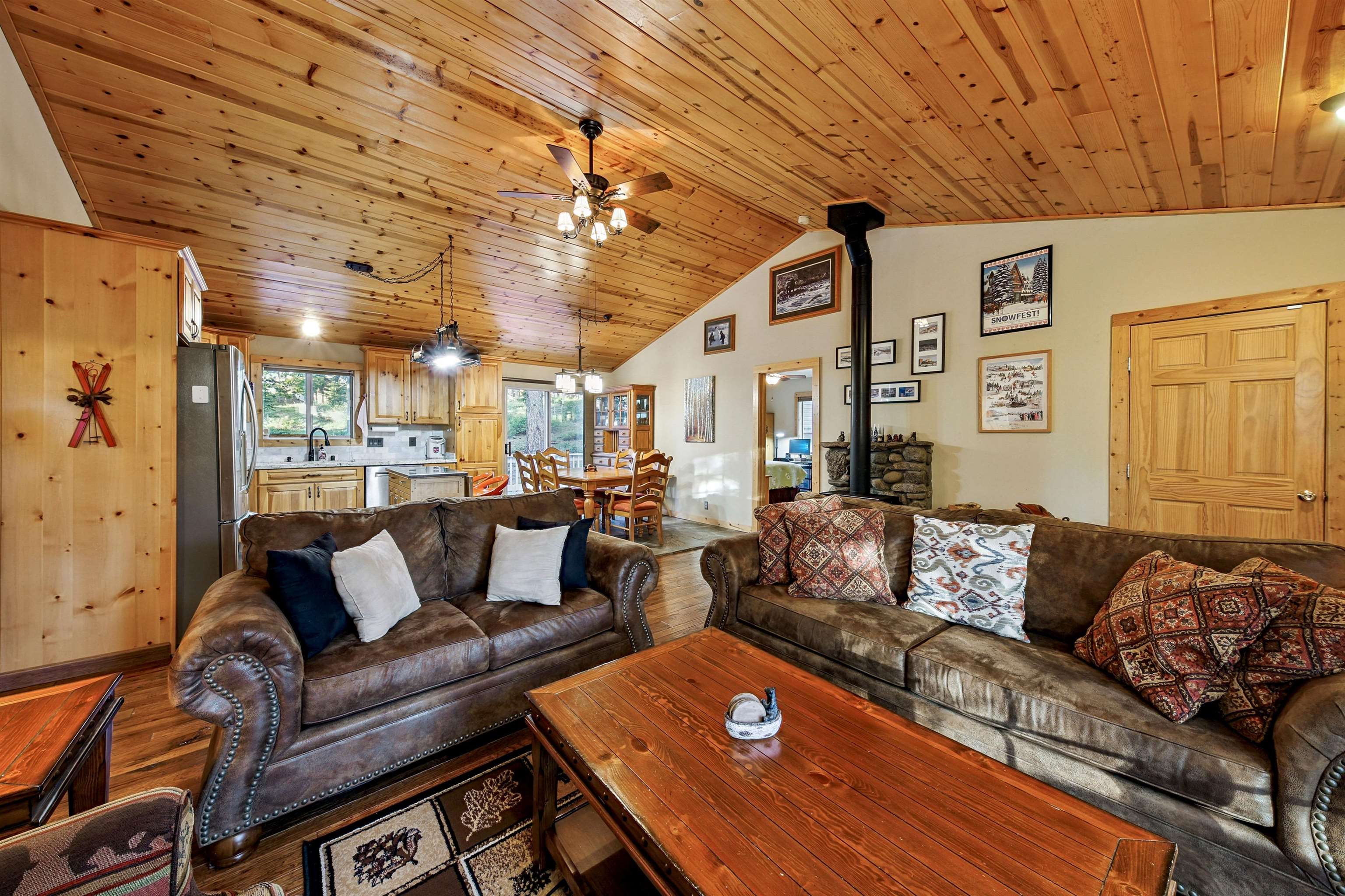 12466 Pinnacle Loop Truckee, CA 96161 - Photo 11 of 28