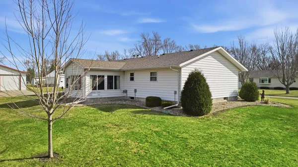 $275,000 | 6 3rd Street, Easton, MN 56025
