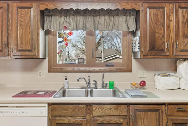 $275,000 | 6 3rd Street, Easton, MN 56025