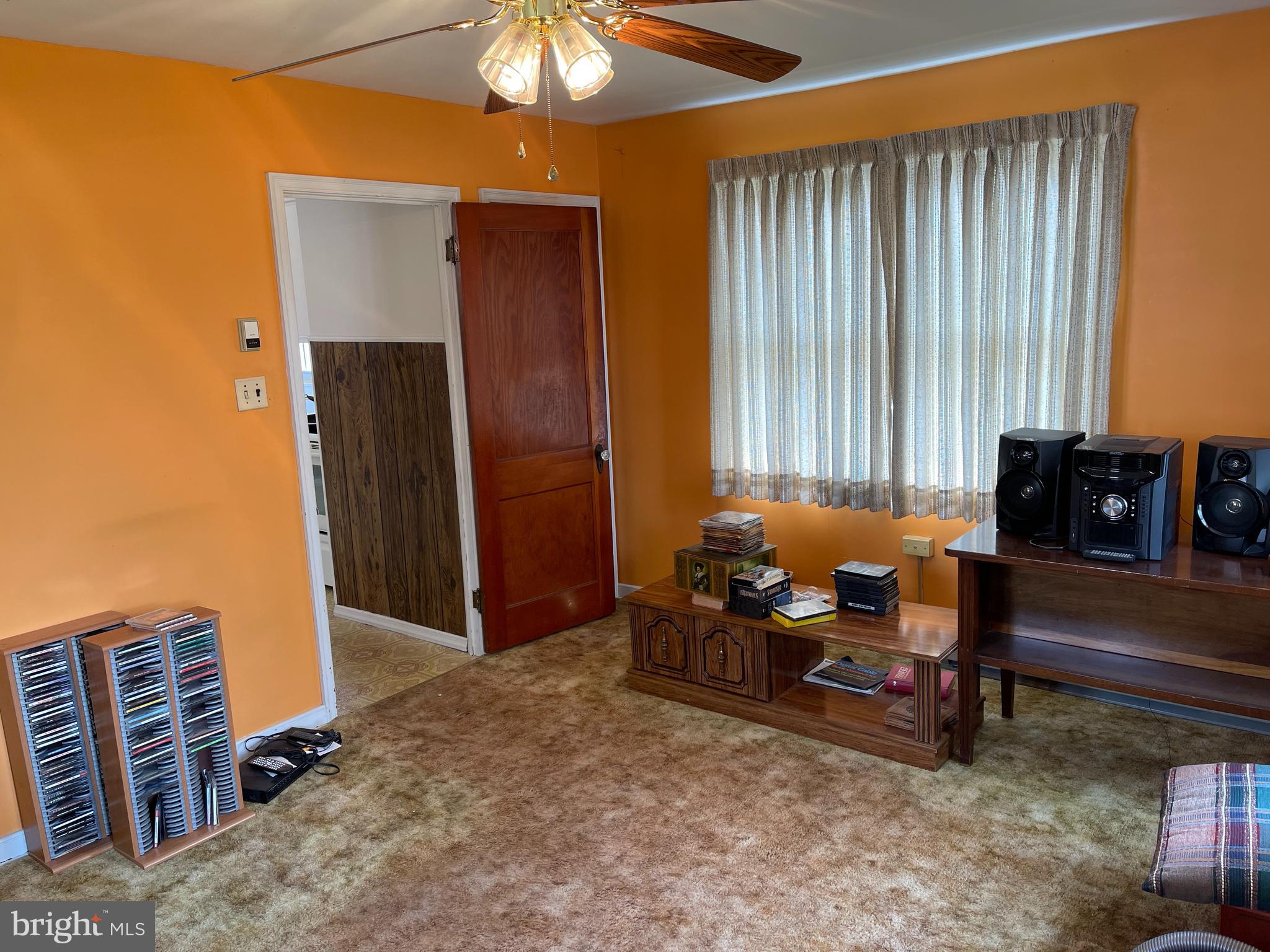 2316 Spring Street Reading, PA 19609 - Photo 11 of 21 Family room