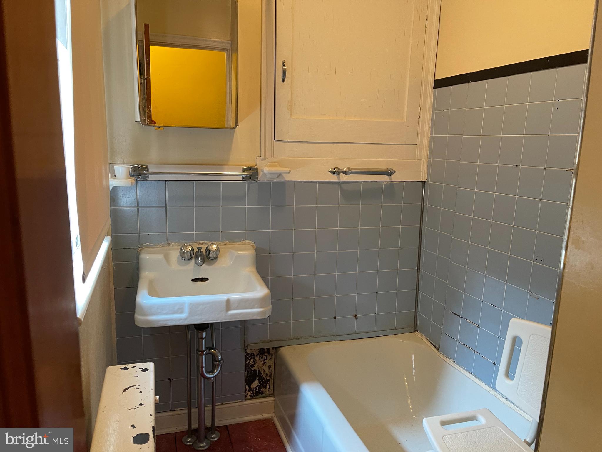 2316 Spring Street Reading, PA 19609 - Photo 14 of 21 Bathroom (Main floor)