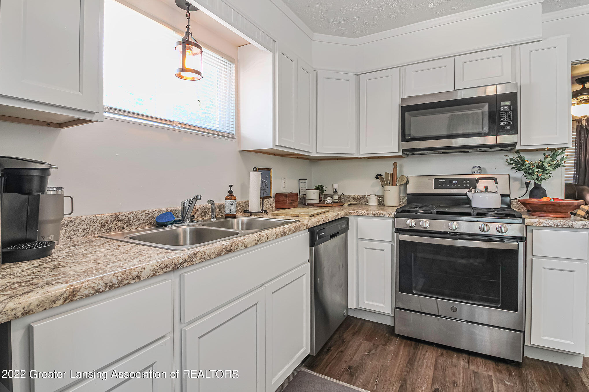 6216 Hilliard Road Lansing, MI 48911 - Photo 7 of 25 IMG_3243-