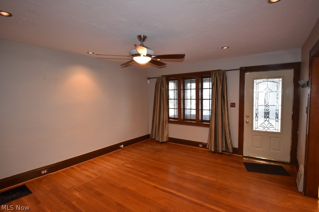 3420 Cedarbrook Road Cleveland, OH 44118 - Photo 3 of 21 Gallery Image 3