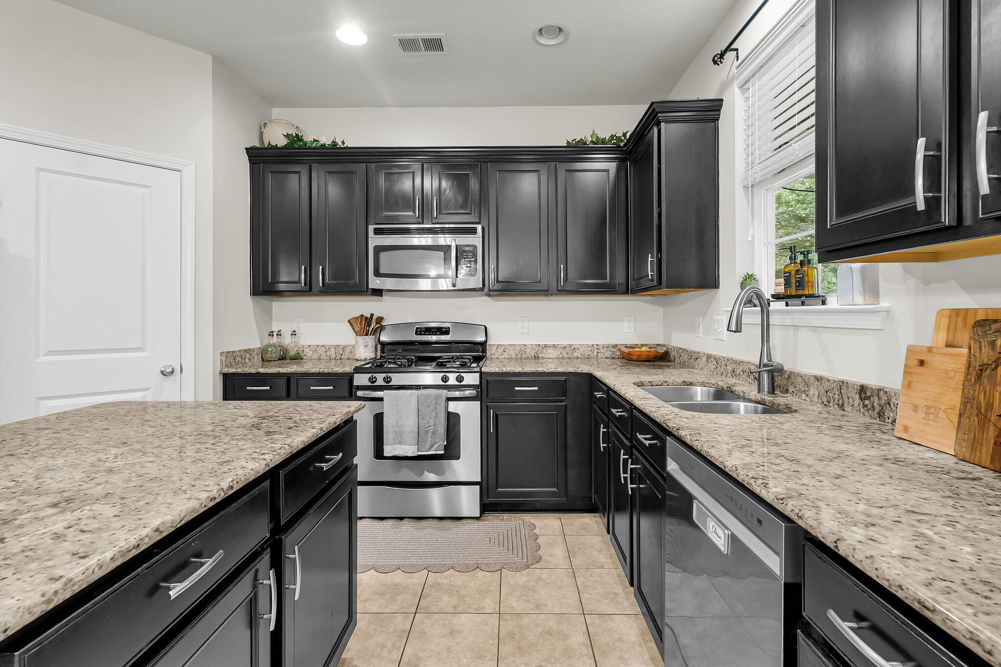 302 Freeland Way Moncks Corner, SC 29461 - Photo 7 of 69
